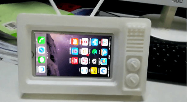 一技術(shù)宅的腦洞：3D打印復(fù)古電視機(jī)竟能‘吃掉’手機(jī)！